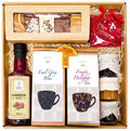 Geschenkkorb mit Tee, Sirup, Schokolade, Lebkuchen und Konfitüre