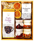 Geschenkkorb mit Kaffee, Tee, Konfitüre und Honig
