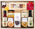Geschenkkorb mit Tee, Sirup, Honig, Konfitüre und Lebkuchen