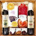 Geschenkkorb mit Tee, Sirup, Schokolade, Konfitüre und Honig