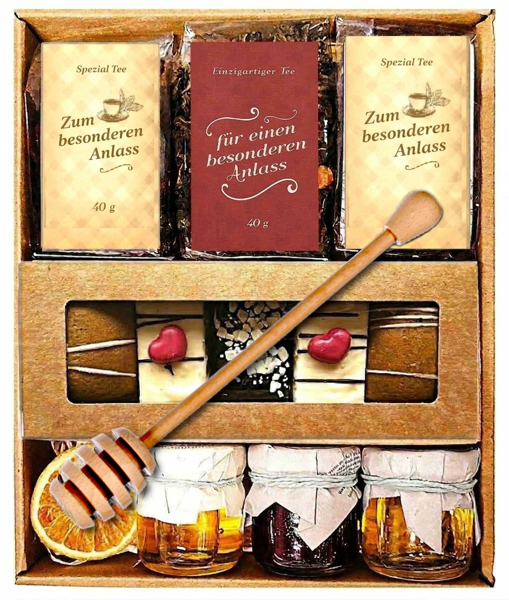 Geschenkkorb mit Tee, Lebkuchen, Honig und Konfitüre
