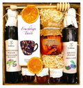 Geschenkkorb mit Tee, Sirup, Zitrone in Sirup, Konfitüre und Honig