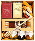 Geschenkkorb mit Tee, Lebkuchen, Toffees und Honig