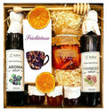 Geschenkkorb mit Sirup, Tee, Zitronen in Sirup, Konfitüre und Honig