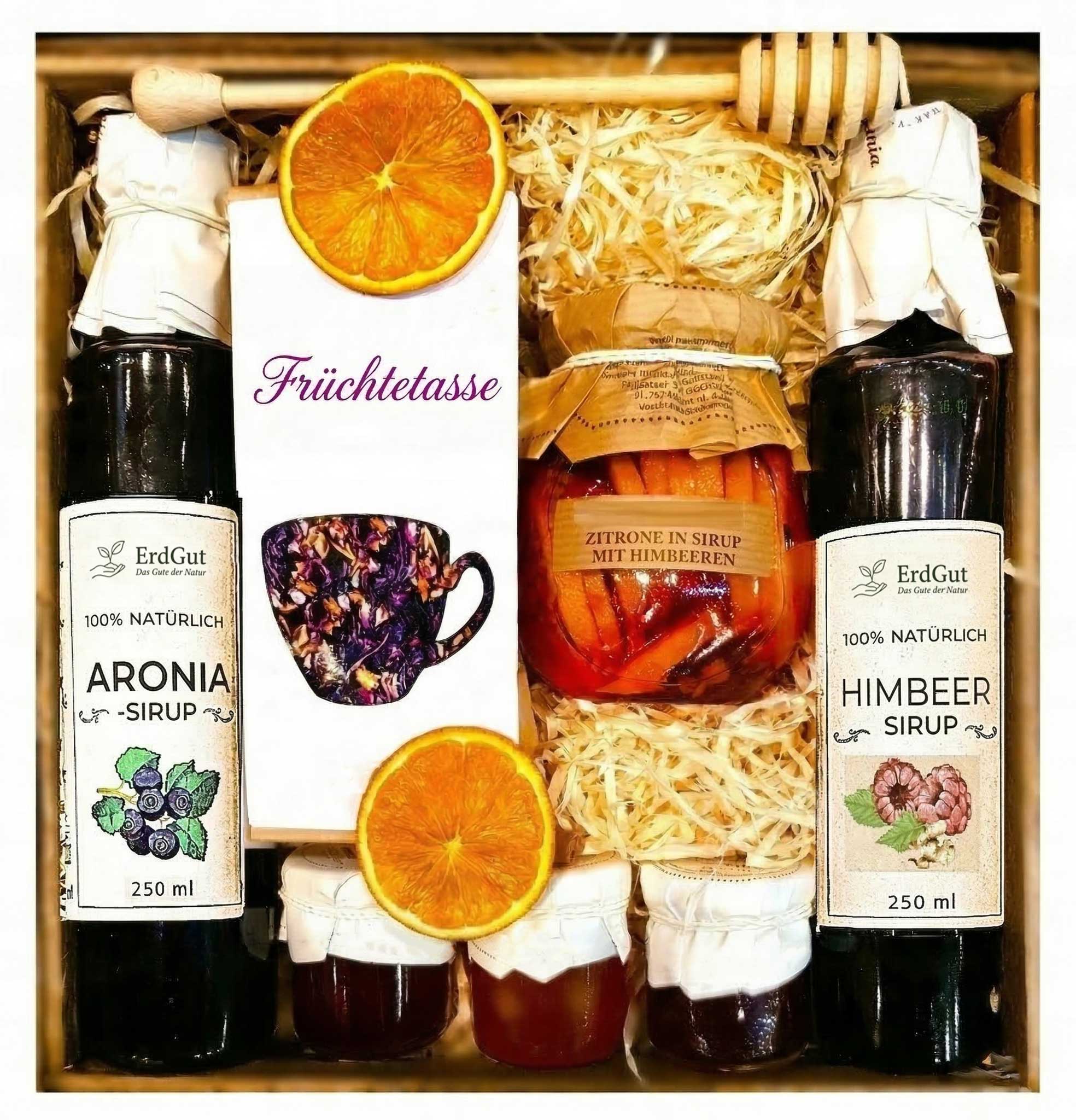 Geschenkkorb mit Sirup, Tee, Zitronen in Sirup, Konfitüre und Honig
